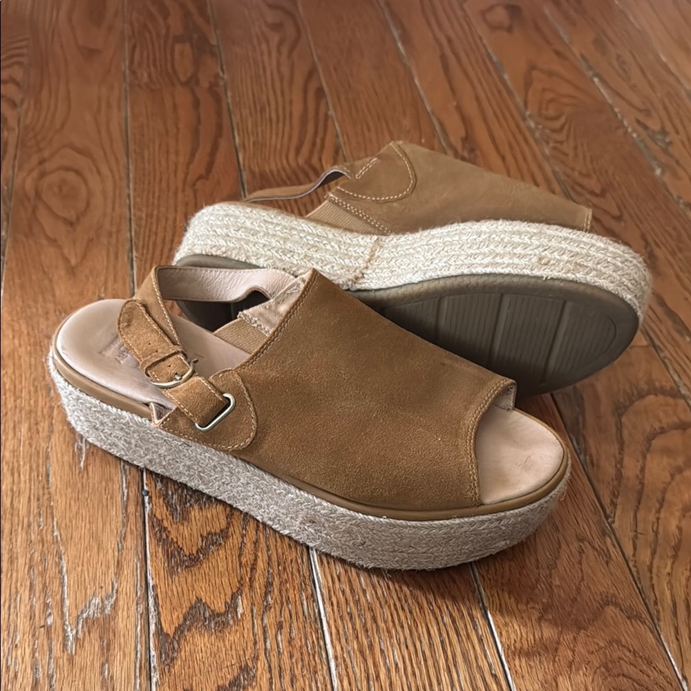 Sperry Women's Tan Suede Platform Sandals